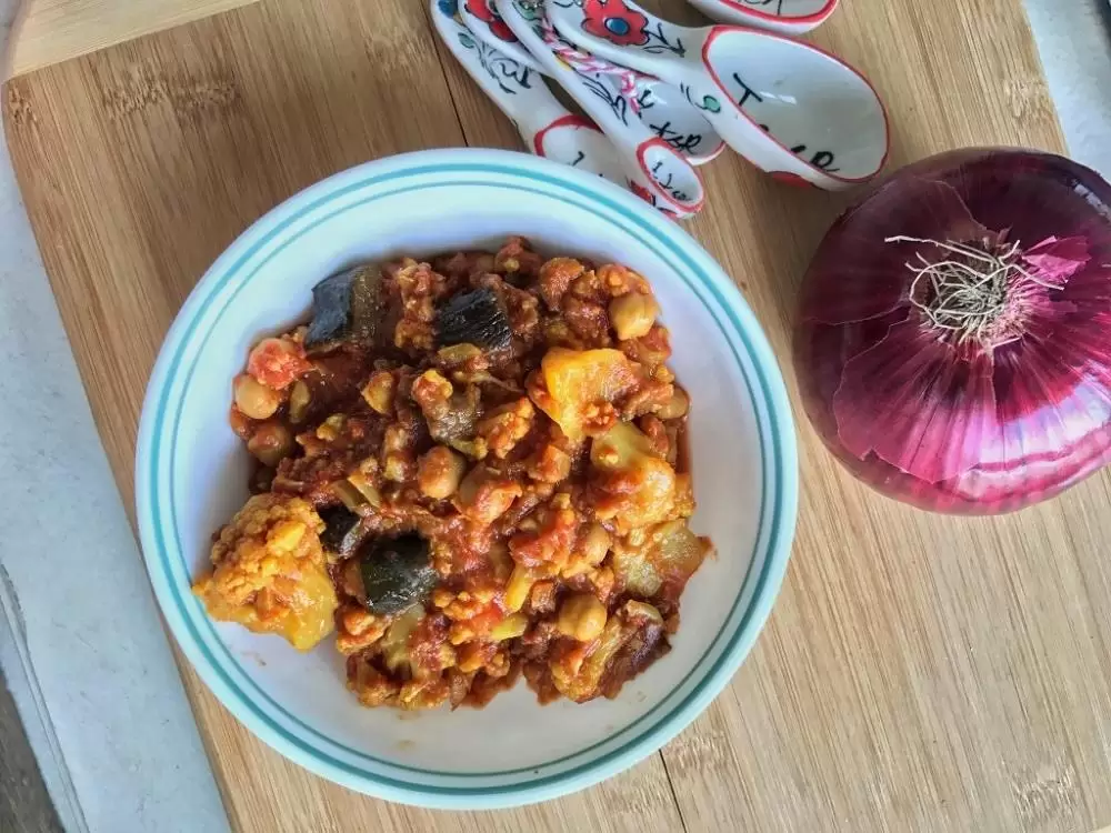 خورشت بادمجان و گل کلم